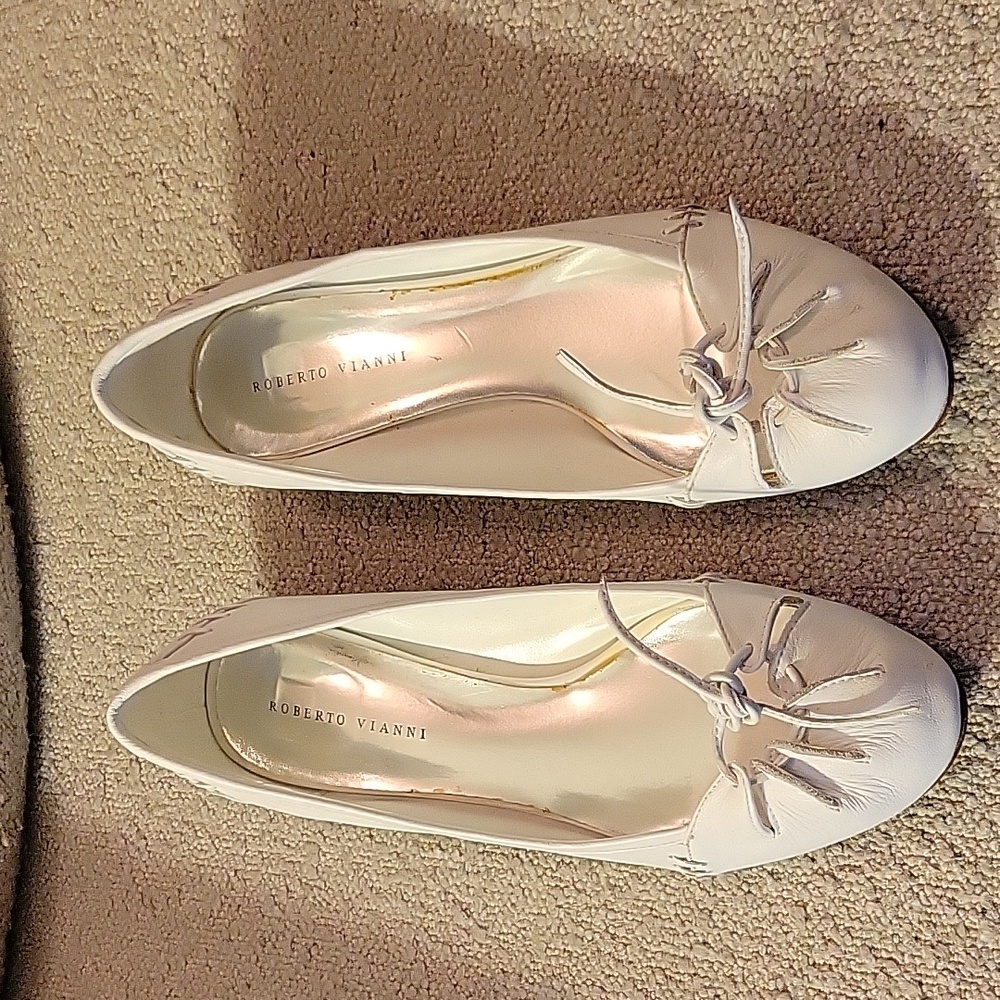 Roberto Vianni White Leather Kitten Heels
